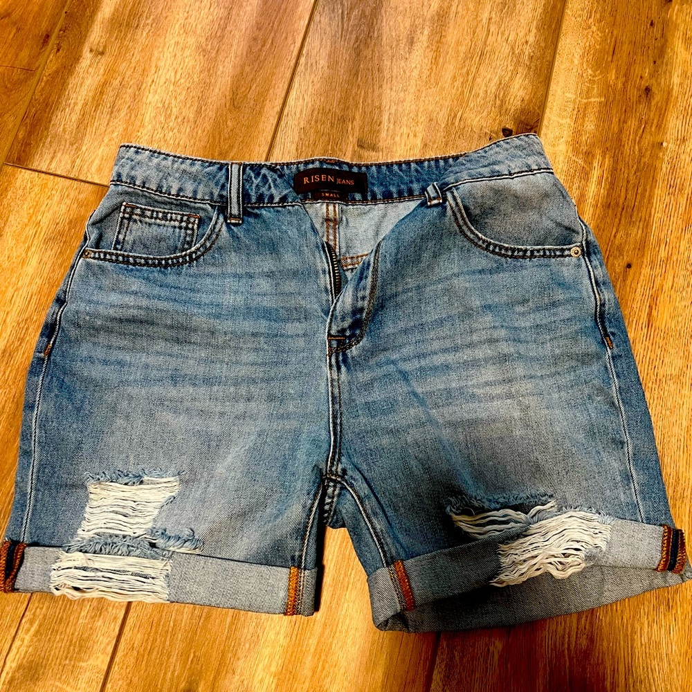 Risen denim, size small shorts
